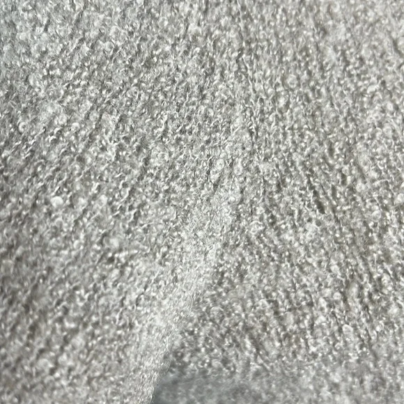 Soft warm Gucci V-Neck Sweater size small - Picture 4 of 5